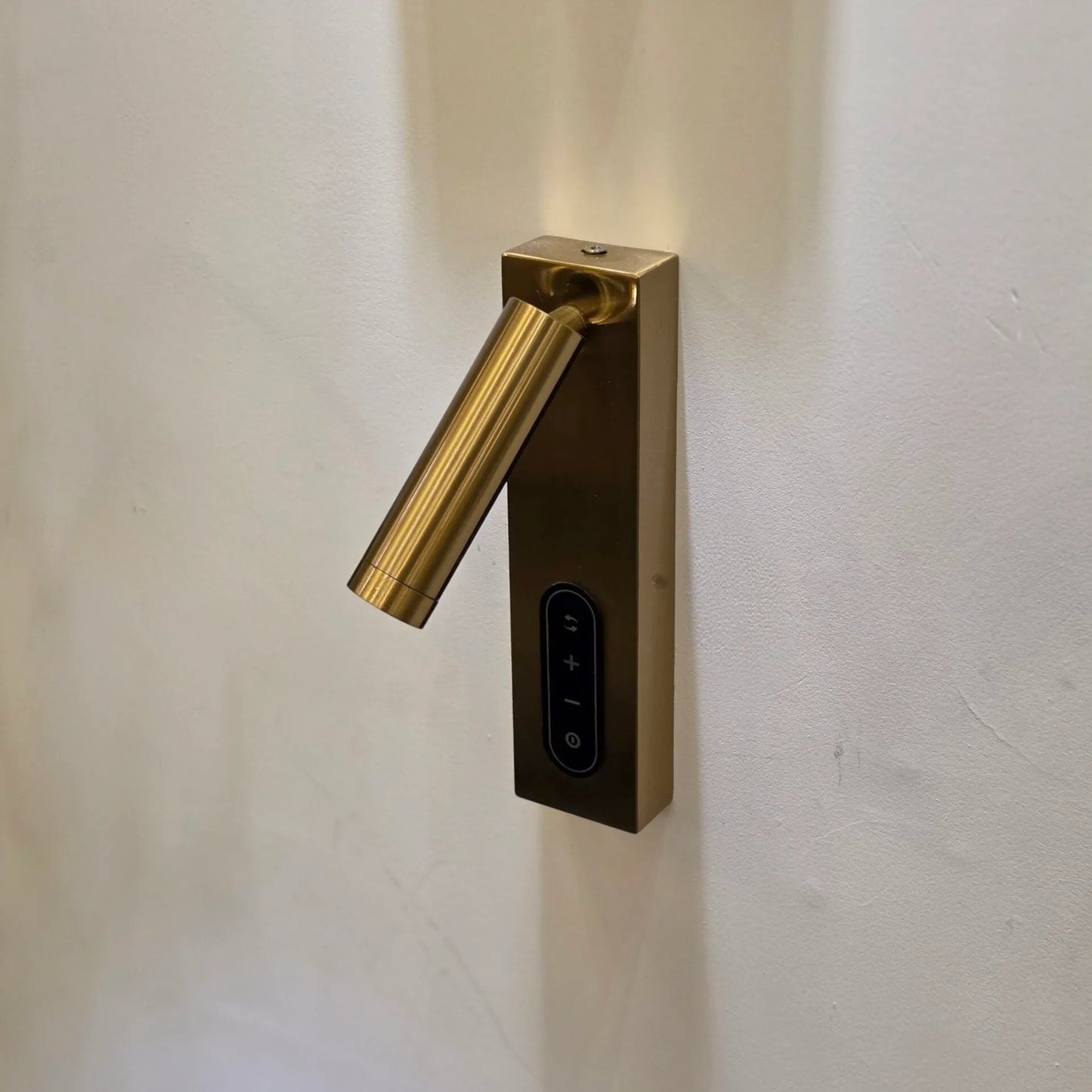 BEDSIDE GOLDEN WALL LAMP